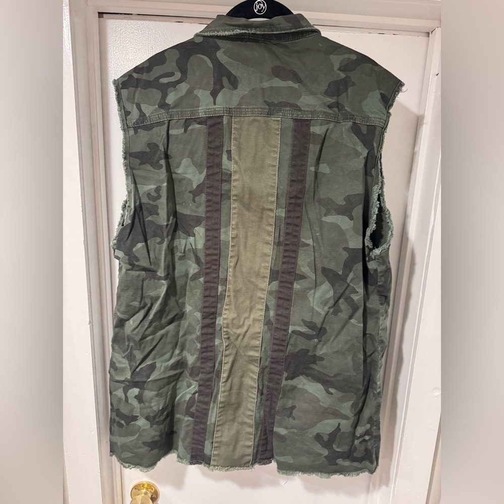 Camouflage Sleeveless Vest